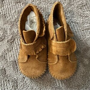 Minnetonka Moccasins Baby Suede Fringe Shoes Brown Soft Sole. Size 6